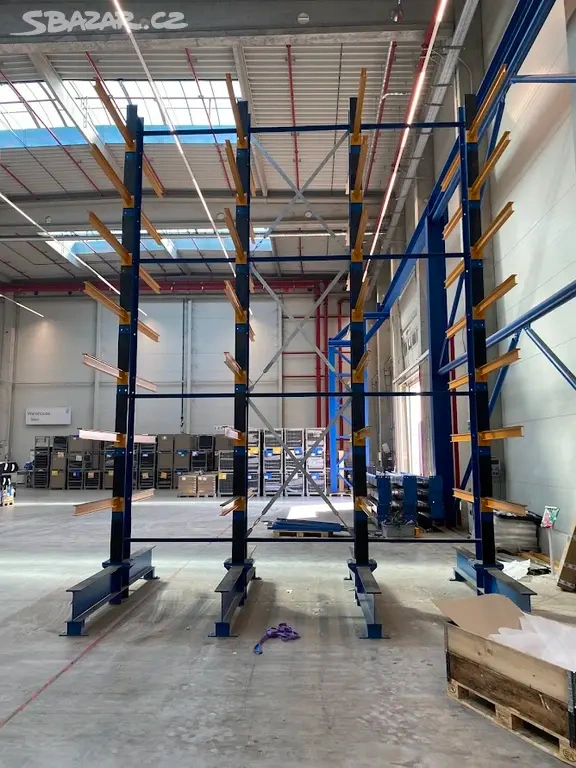 KONZOLOVÉ REGÁLY - 2