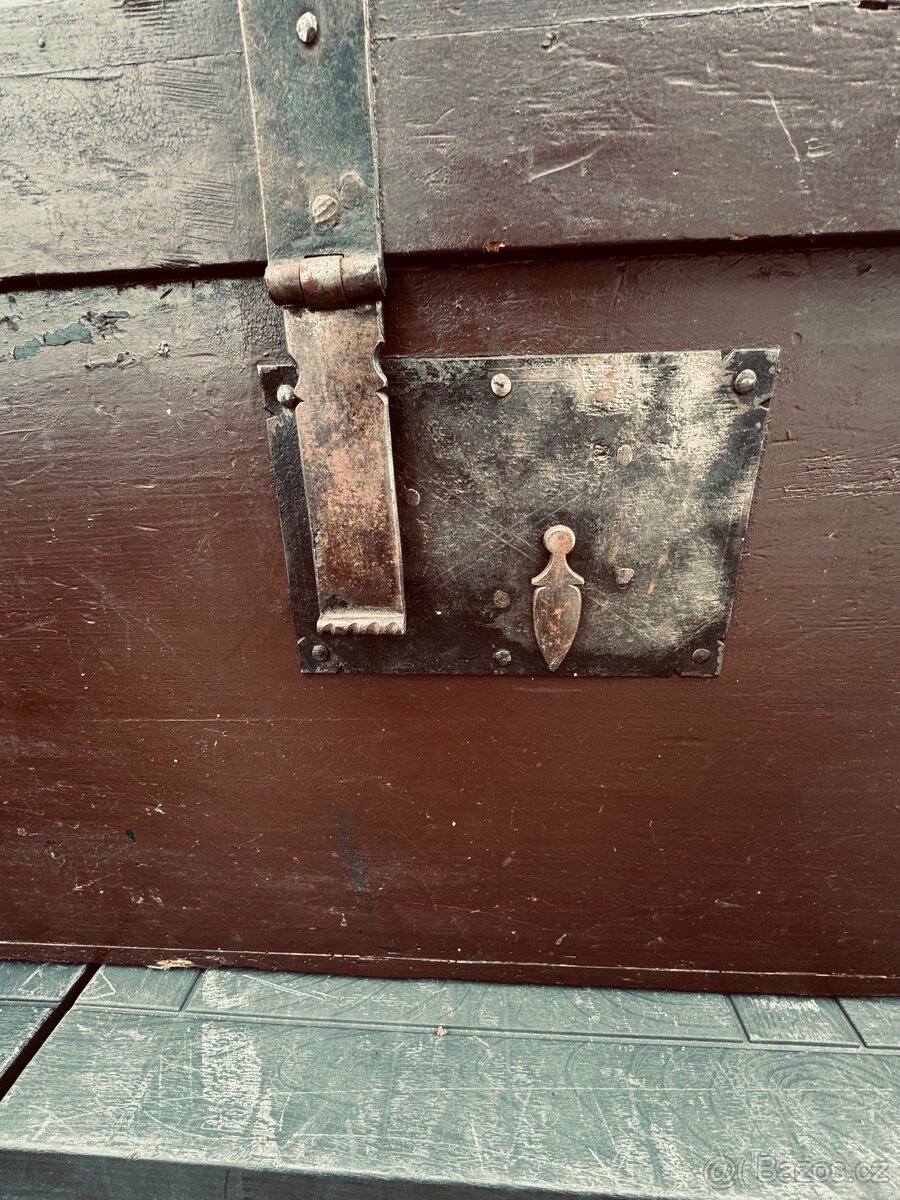 Dřevěná truhla - 2
