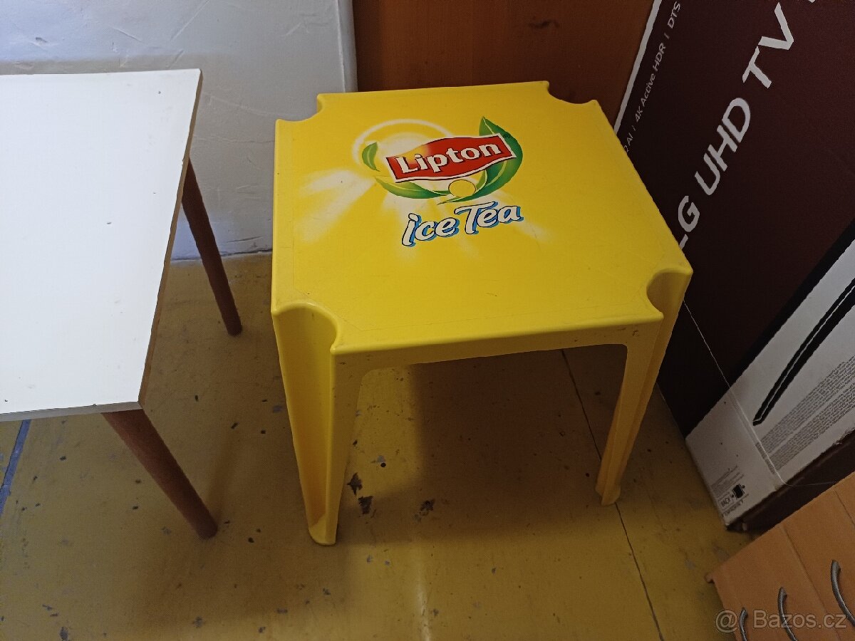 Plastový stůl - 2