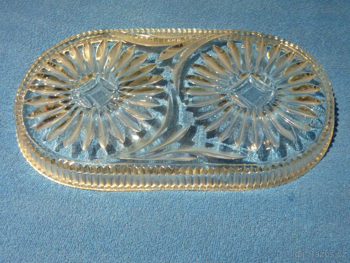 Skleněný tác , podnos , hutní sklo . - 2