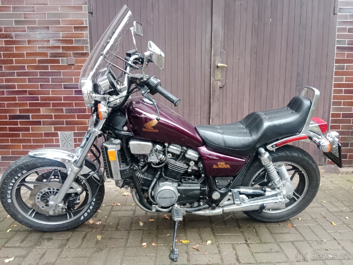 Honda VF 700c Magna - 2