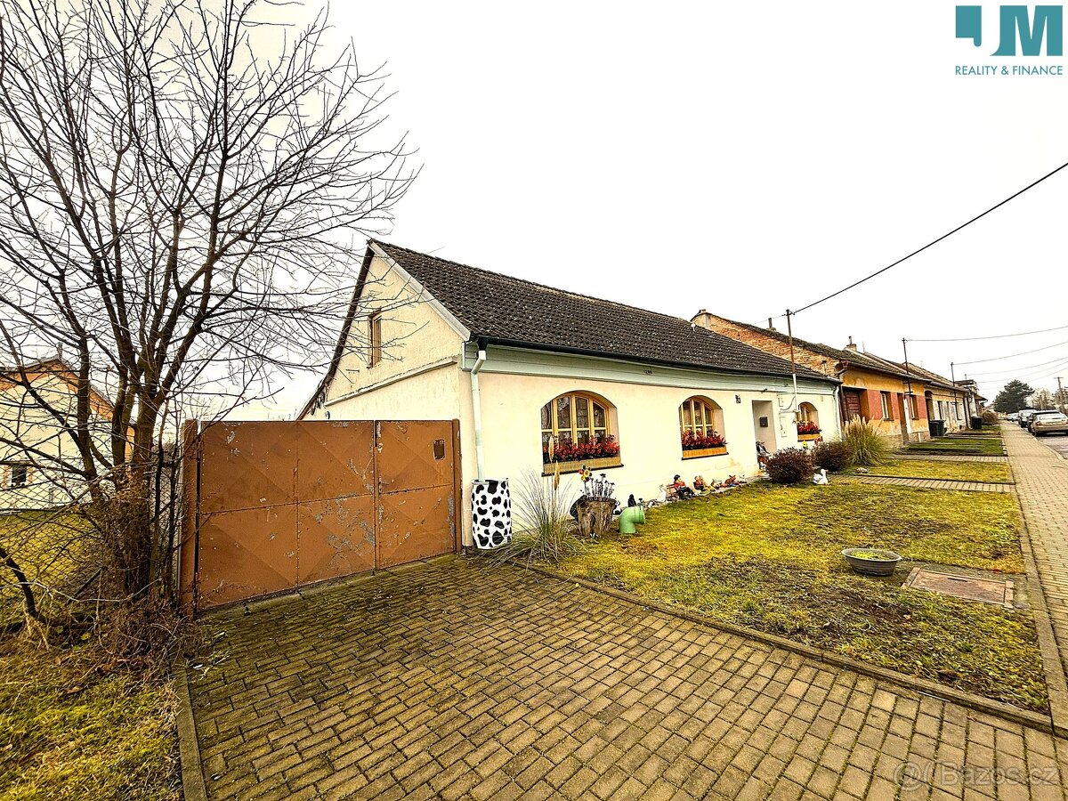 Prodej rodinného domu 250 m², Hevlín, ev.č. 01915 - 2