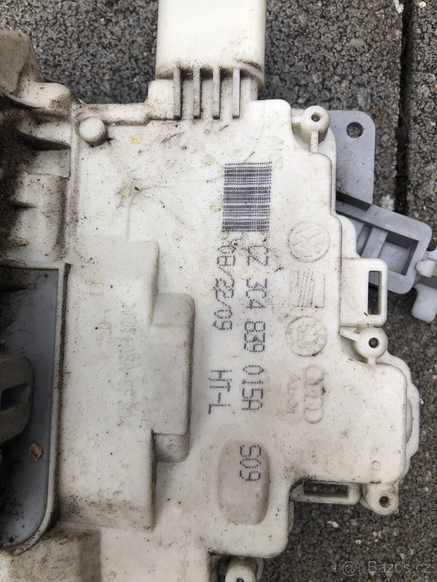 Zámek levých zadních dveří VW Passat B6 Variant - 2