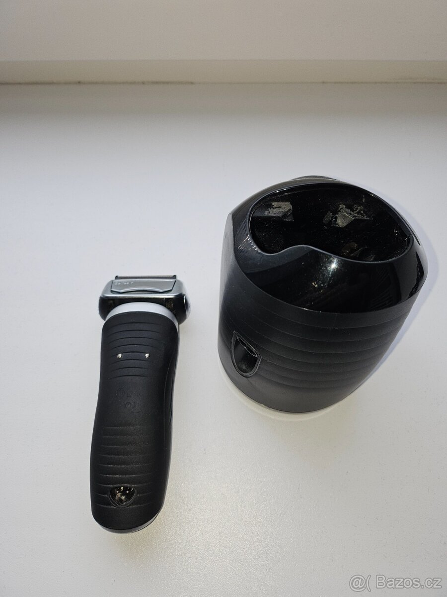 Holící strojek Braun - 2