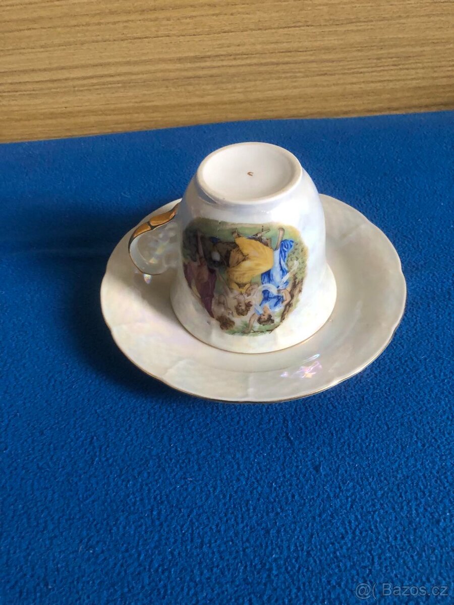 Hrnček s podšálkou. - 2