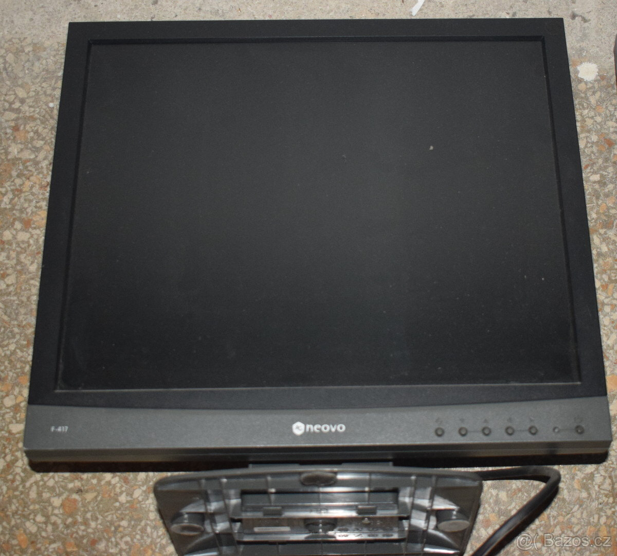 Prodám dva monitory 17" - 2