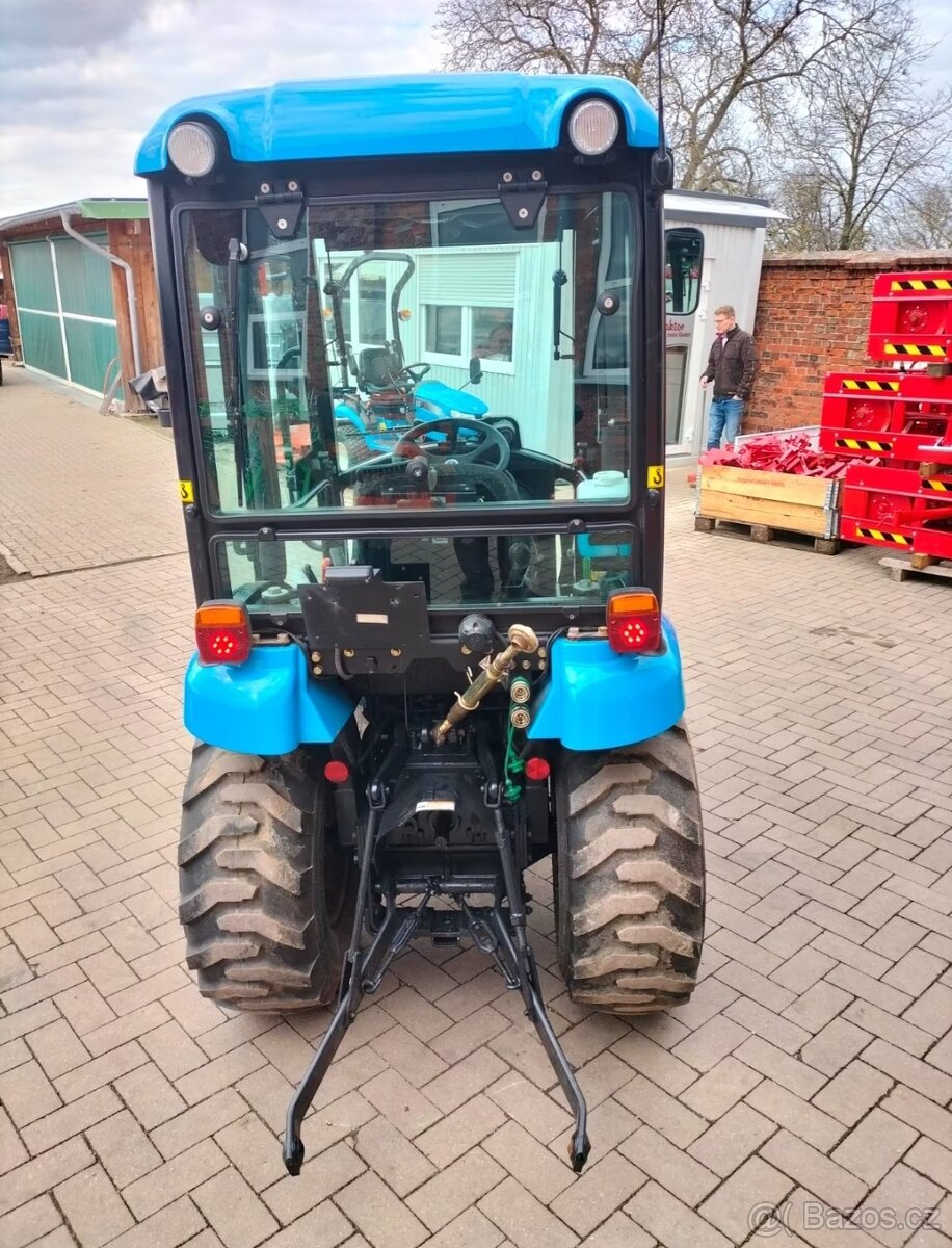 Traktor LS J27 HST s pluhem - 2