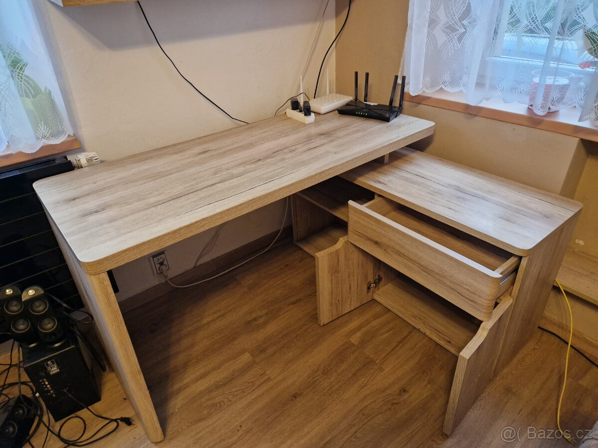ROHOVÝ PSACÍ STŮL - 2