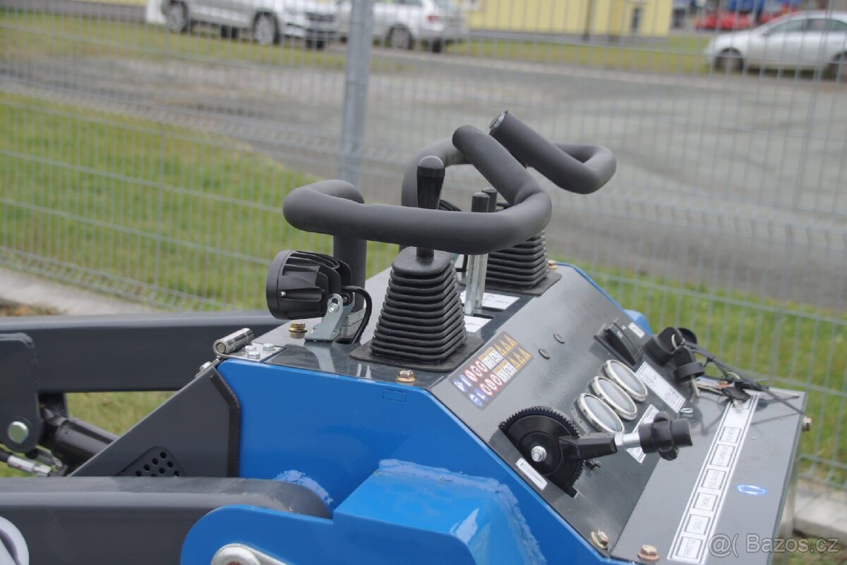 Kompaktní nakladač 2 válcový pásový - 2