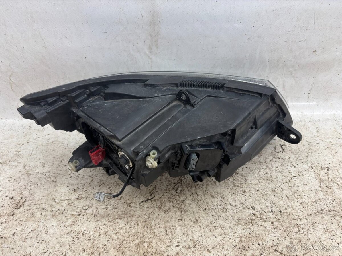 Přední levý xenon Škoda Superb 2 facelift - 2