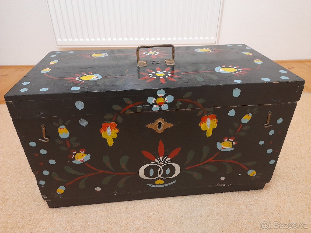 Dřevěná truhla - 2