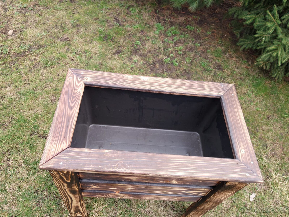 Vyvýšený záhon truhlík - 2