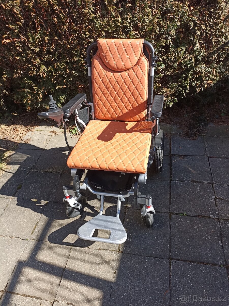 Prodám skládací elektrický invalidní vozík - 2