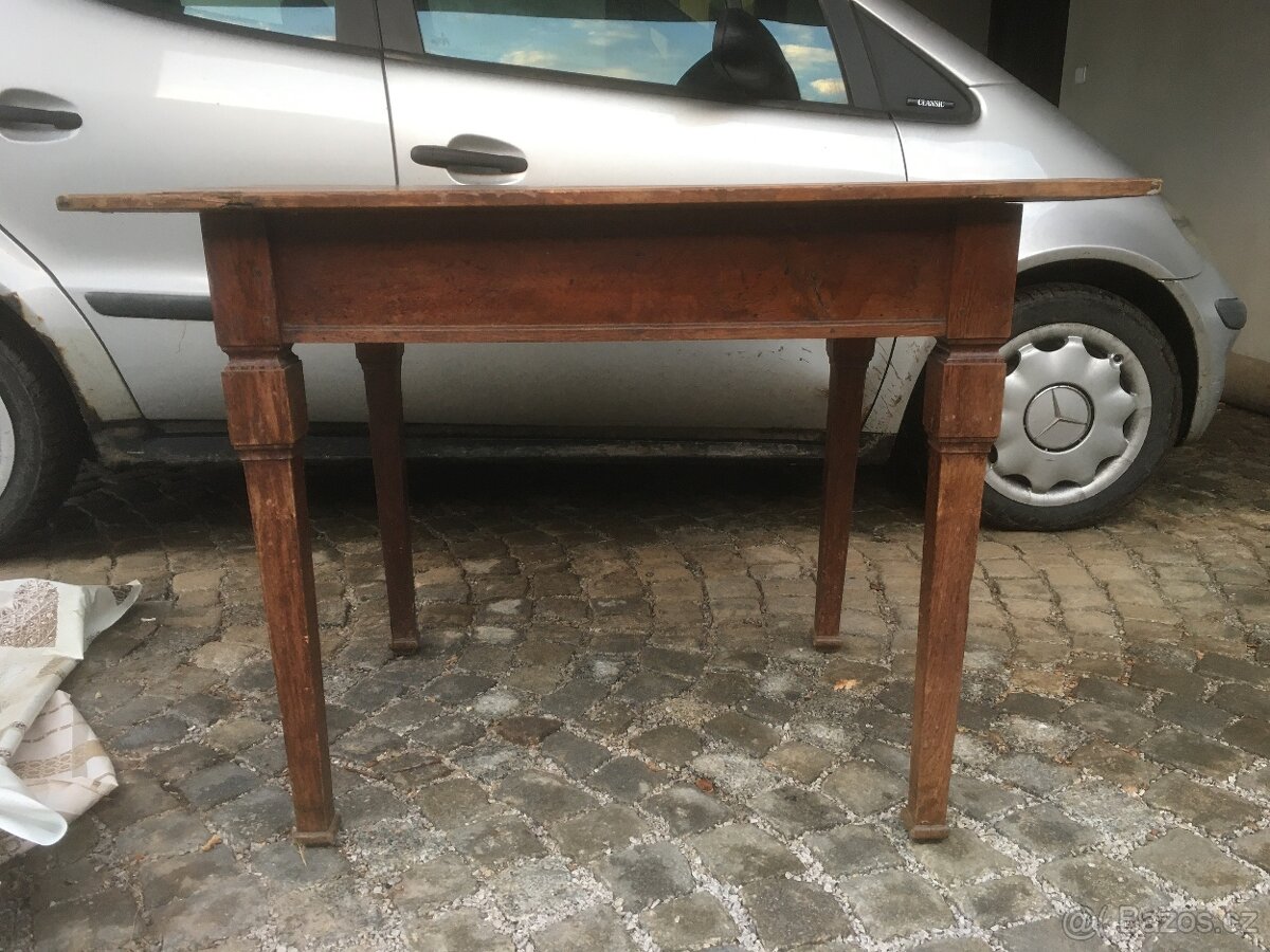 Starožitný stůl - 2