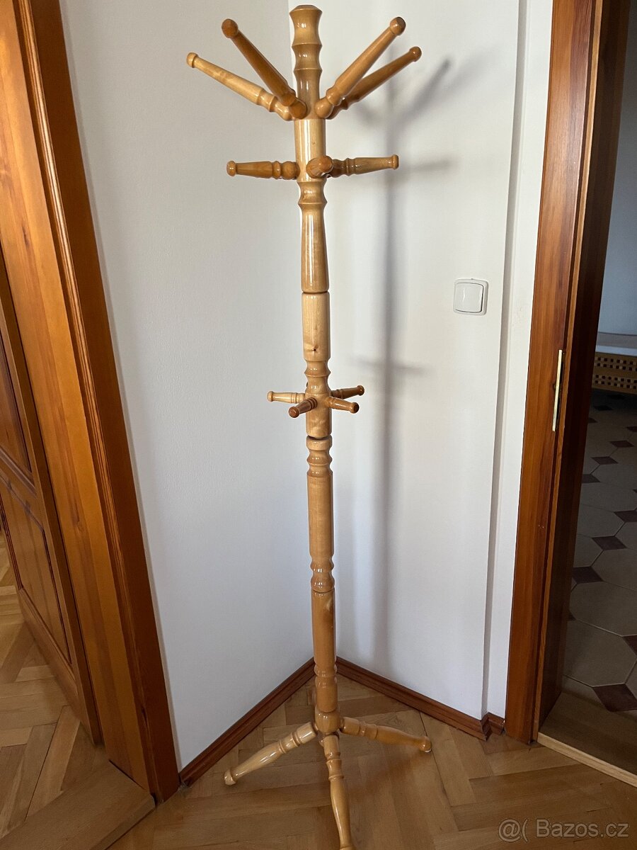 dřevěný věšák - 2