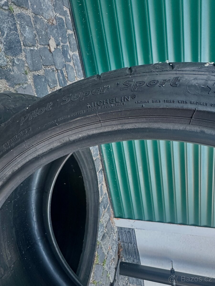 Michelin Pilot Super Sport 245/35 R19 - 2