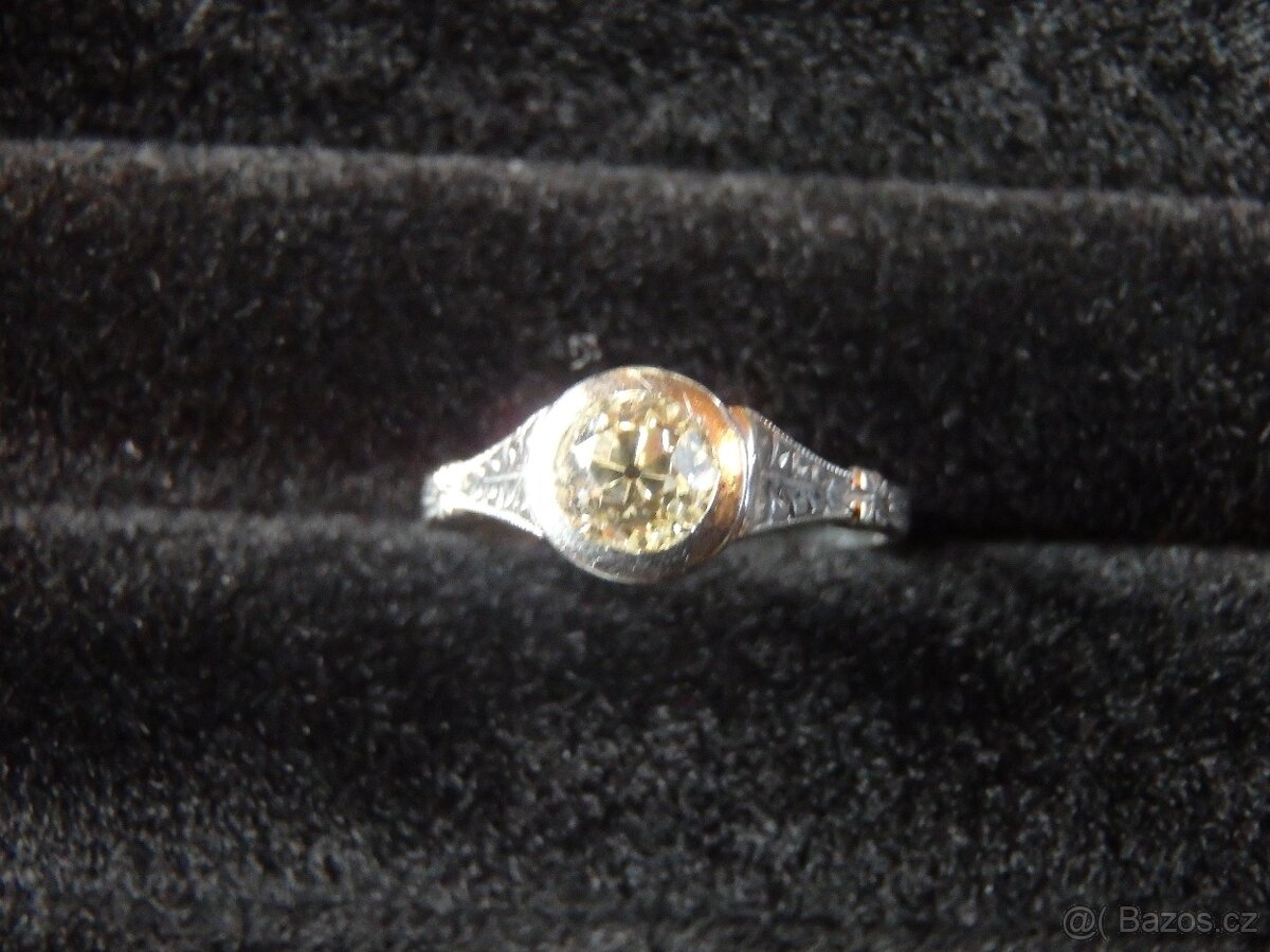 Prodám prvorepublikový zlatý prsten s diamantem. - 2