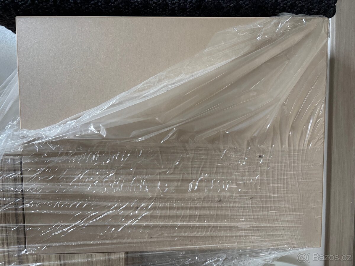 nástěnná police - 2