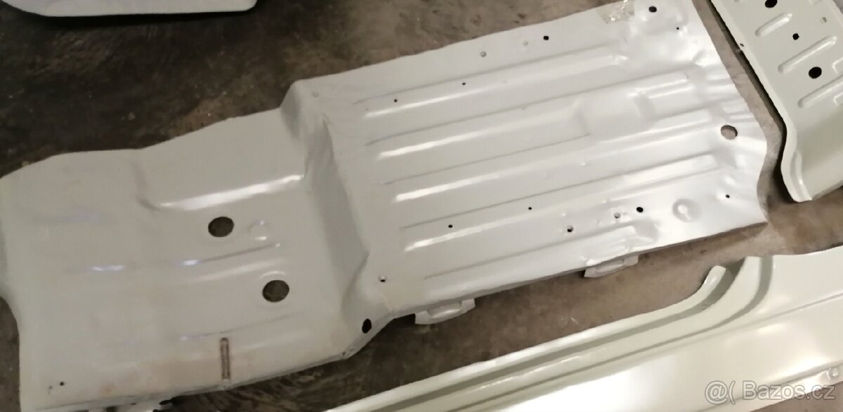 Podlaha Suzuki Samurai - 2