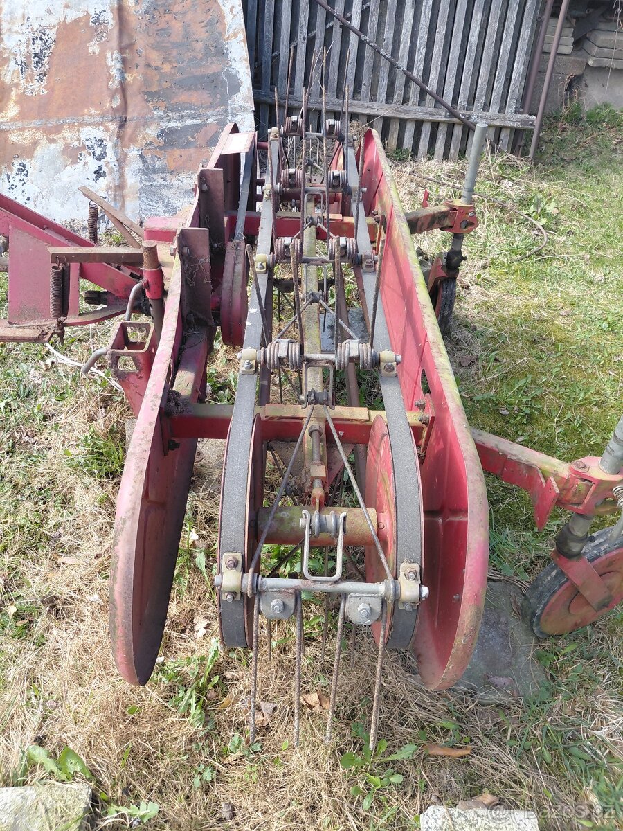 Obraceč a shrnovač sena Agrostrj Jičín - 2