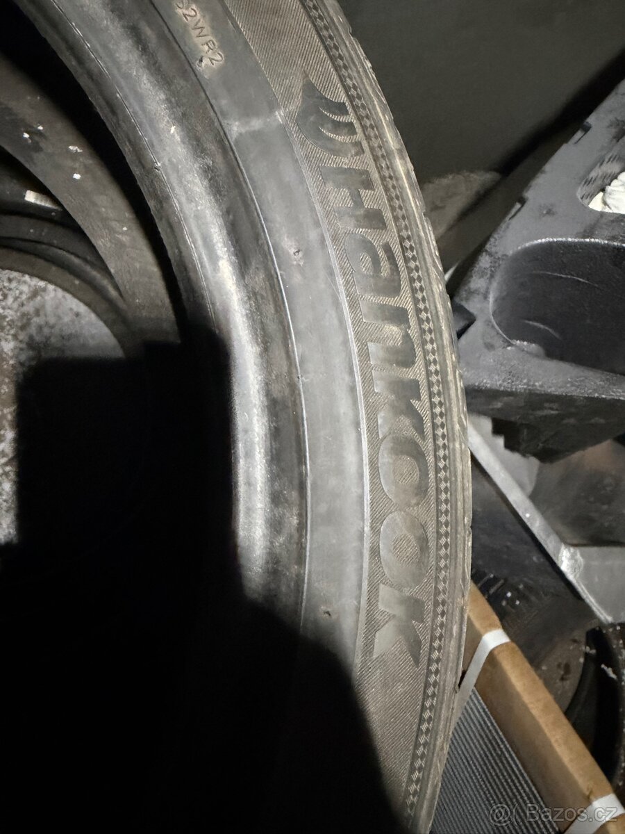 Pneu 235/45r18 - 2