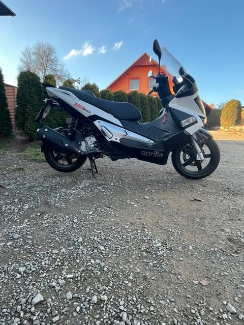 Aprilia sr max 300. - 2