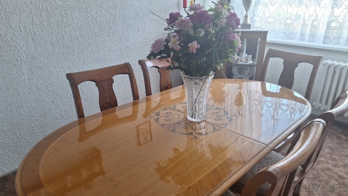 Jídelní stůl se židlemi - 2