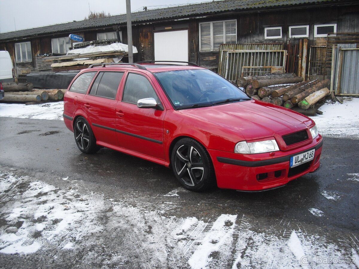 Skoda Octavia RS1 Kombi - 2