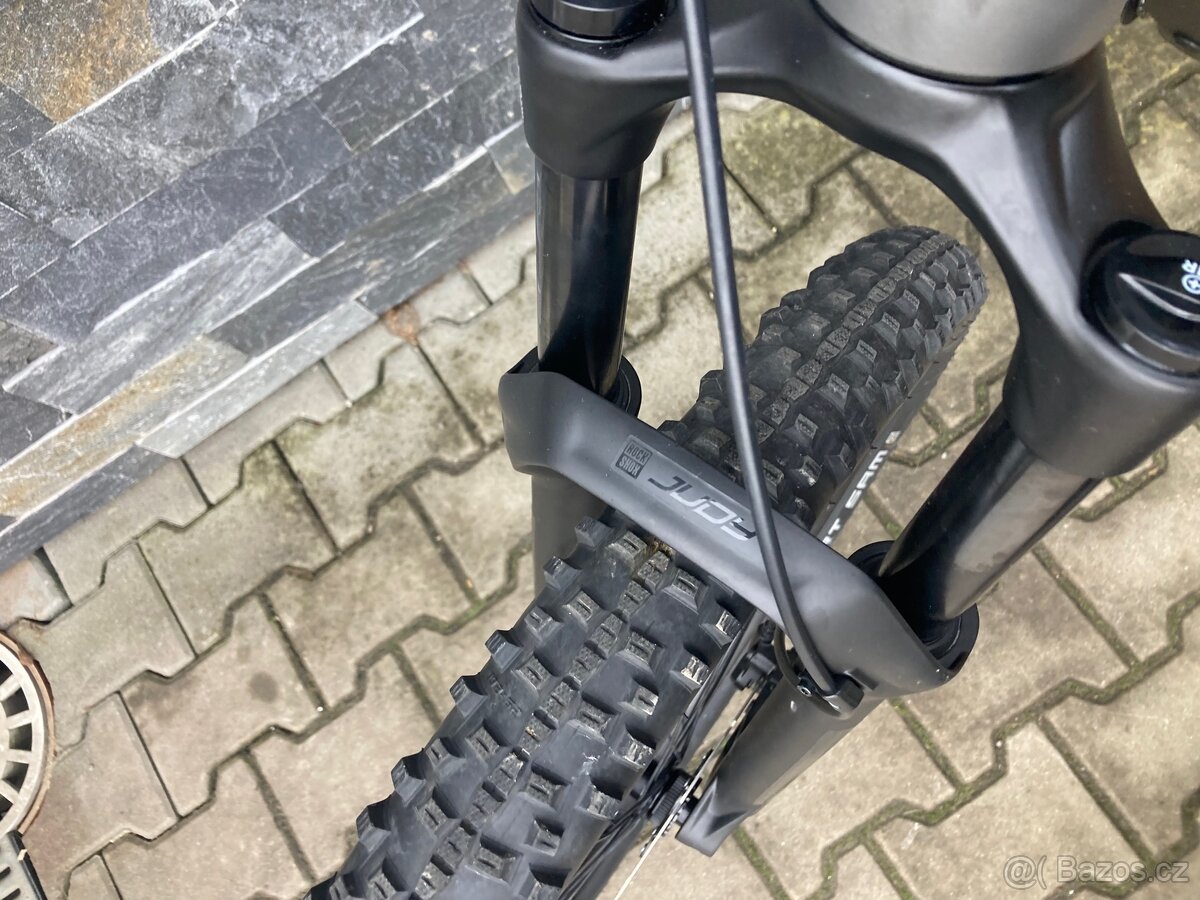 Horské elektrokolo Cube- rám XL - bat. 750wh - 2