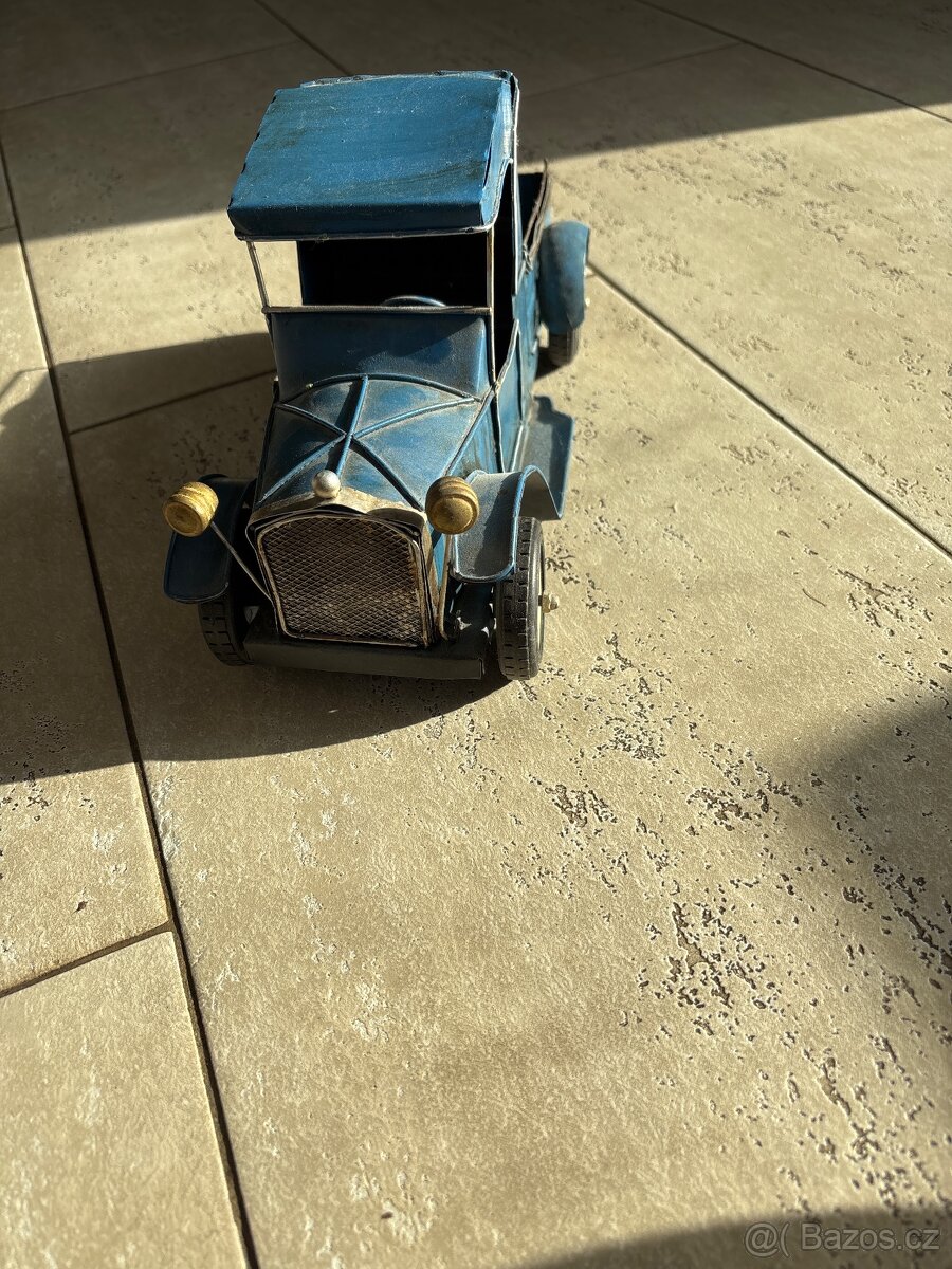 Plechové auto - 2