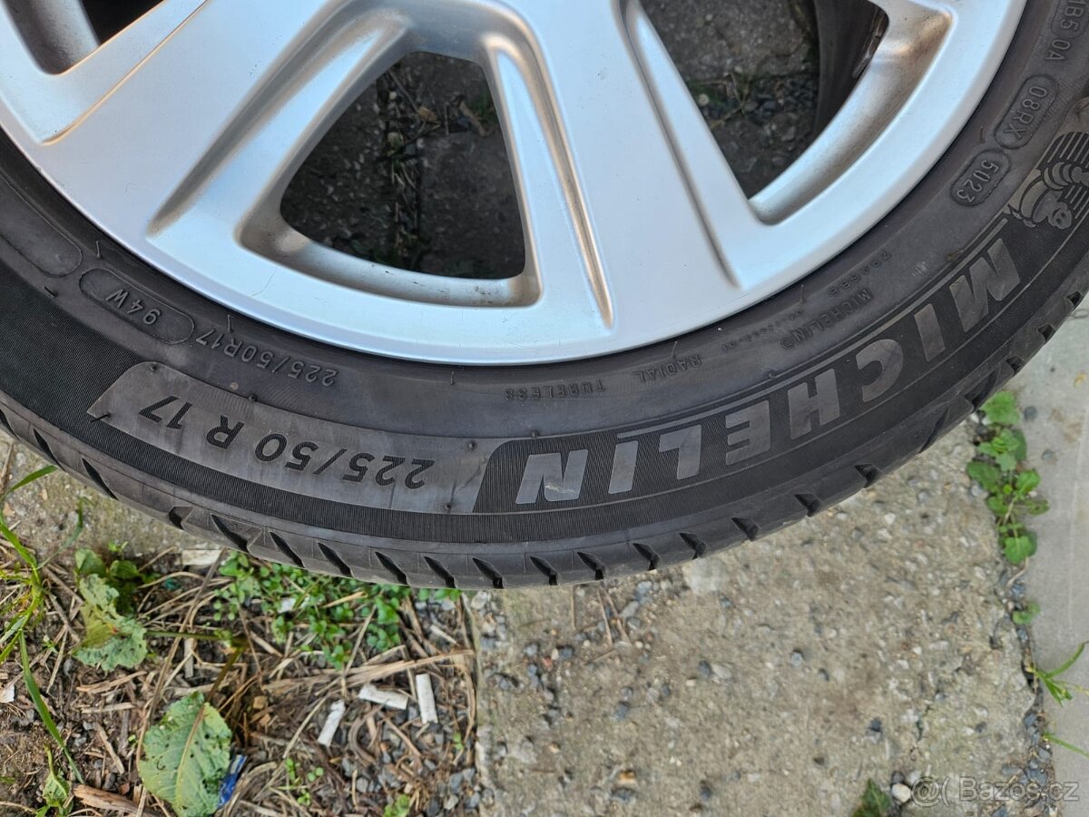 ALU kola originál disky Audi A4+ zánovní pneu. - 2