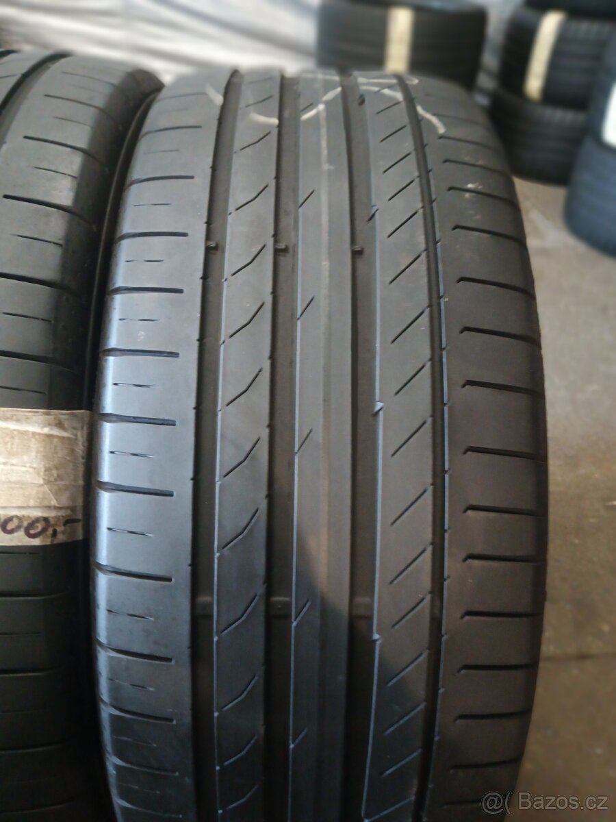 2xletní pneu 235/45/20.Continental. - 2