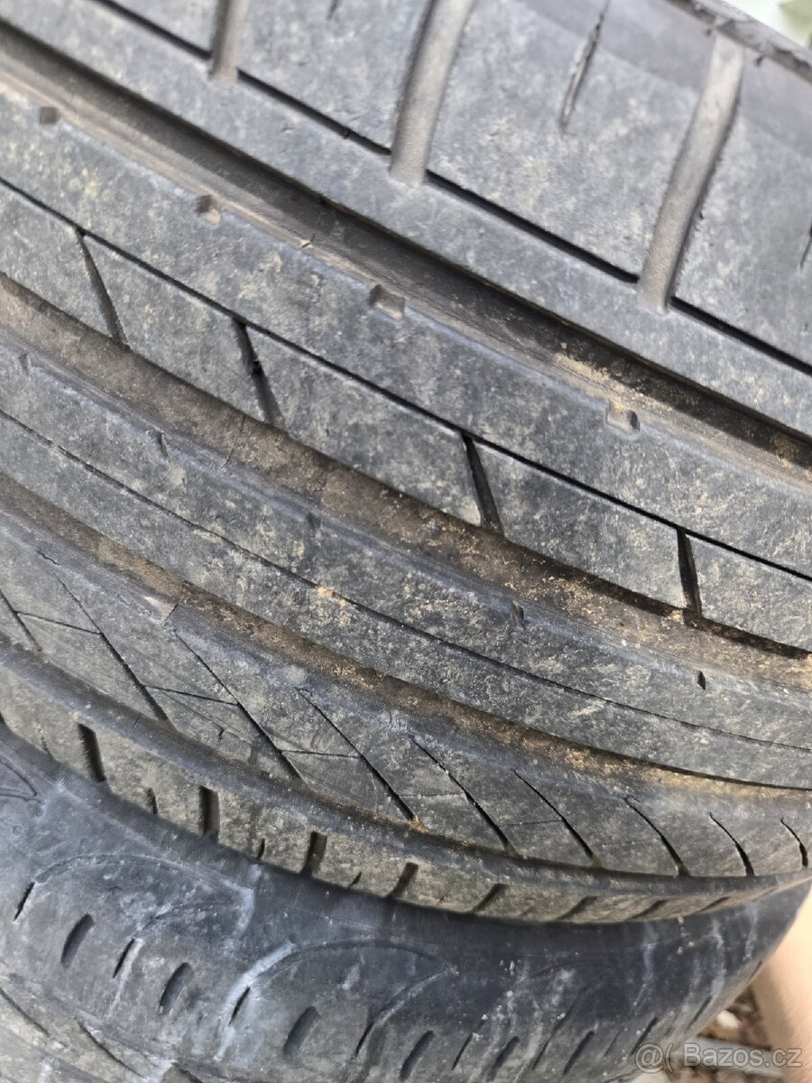 235/40 r19 - 2