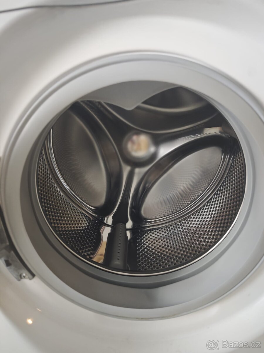 Pračka zn. Whirlpool - 2