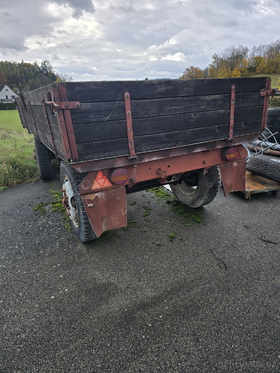 Dvouosý sklopný přívěs za traktor - hydraulika - 2