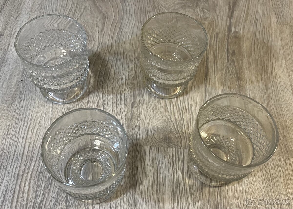 Skleněné misky (poháry). - 2