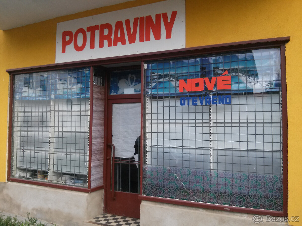 Rodinný dům s prodejnou potravin v centru obce - 2