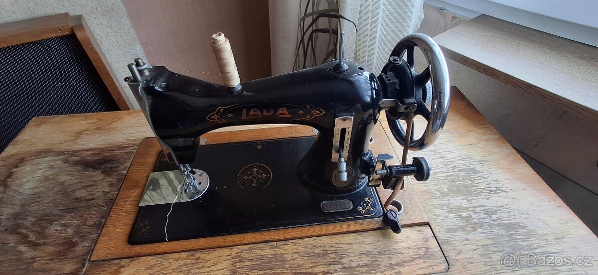 Šicí stroj LADA - 2
