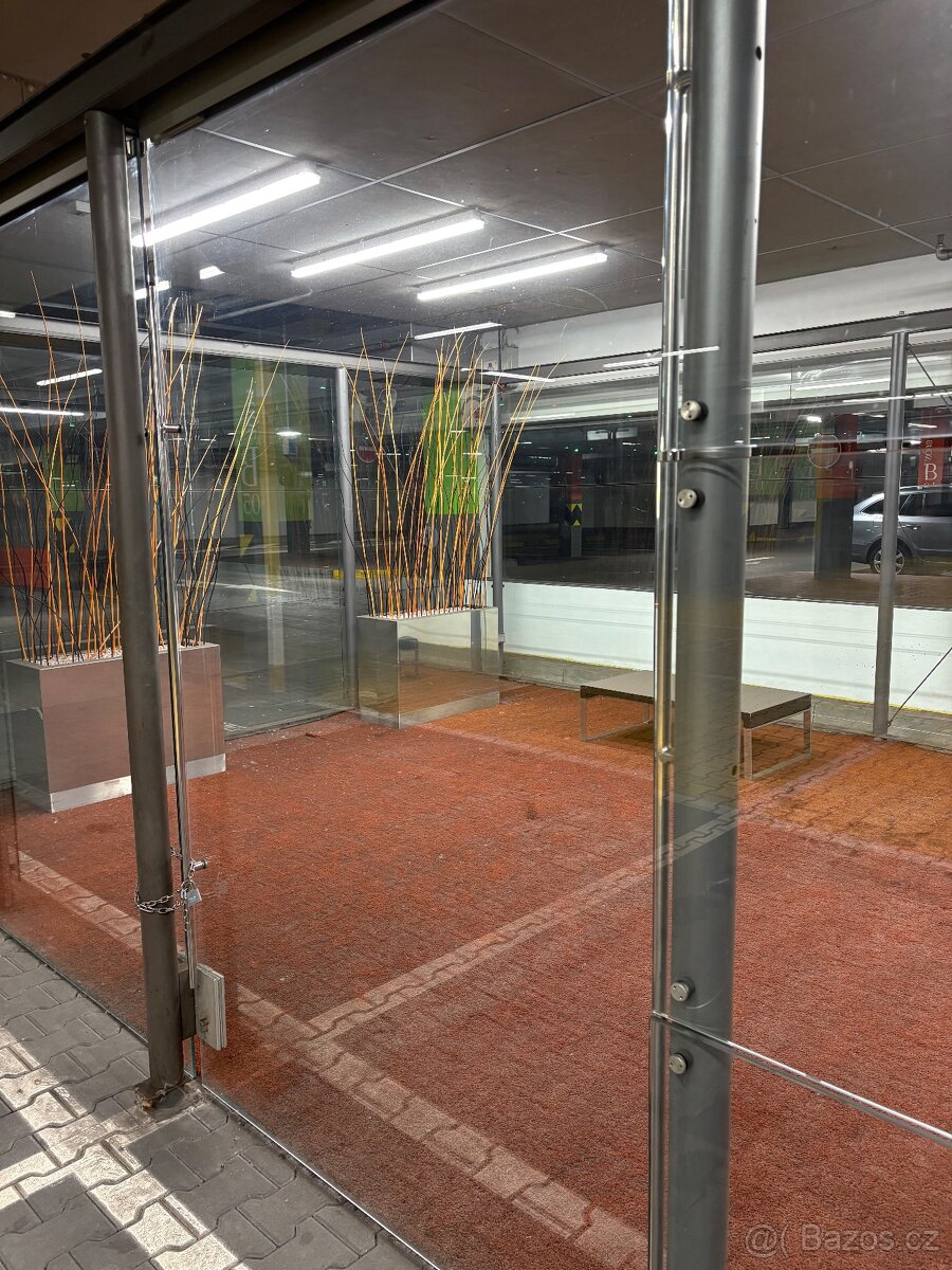 Skleněný prostor / skleněný box (kancelář/stánek) - 2