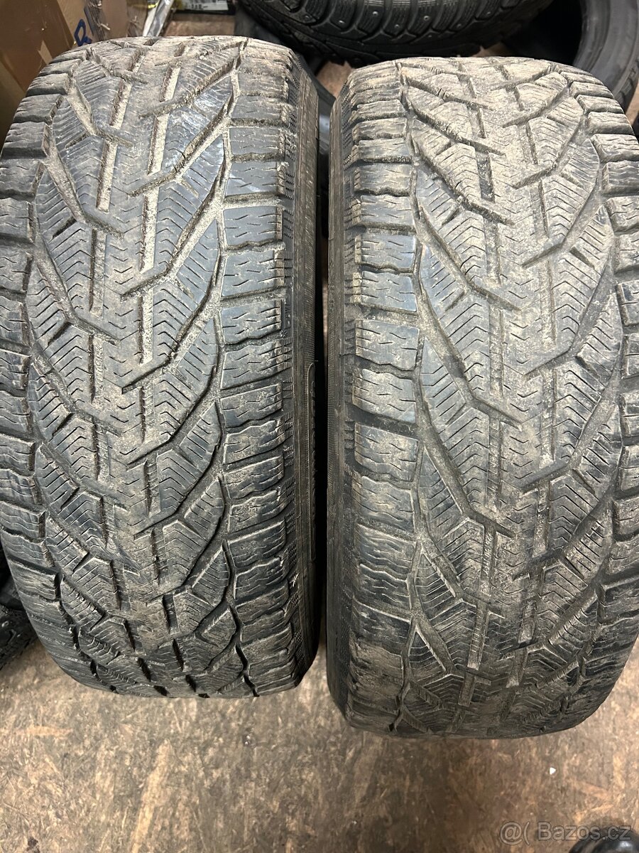 Zimní pneu 215/65/17 - 2