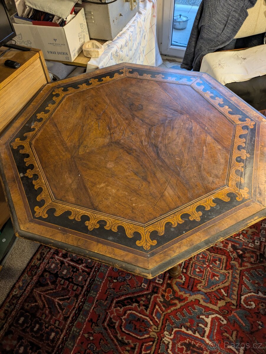 Starý vzácný stůl - 2