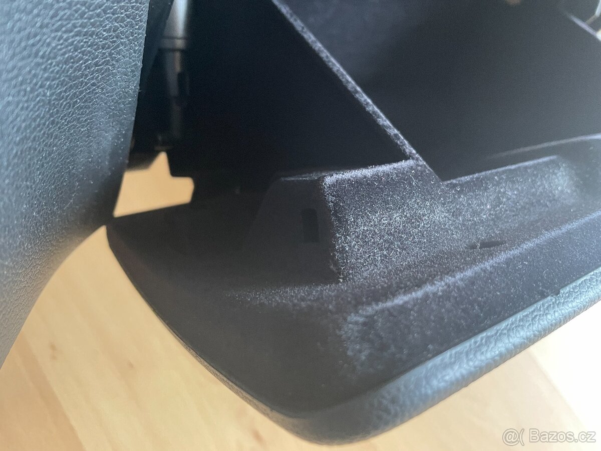 Kastlík u spolujezdce BMW 1 (e87) - 2