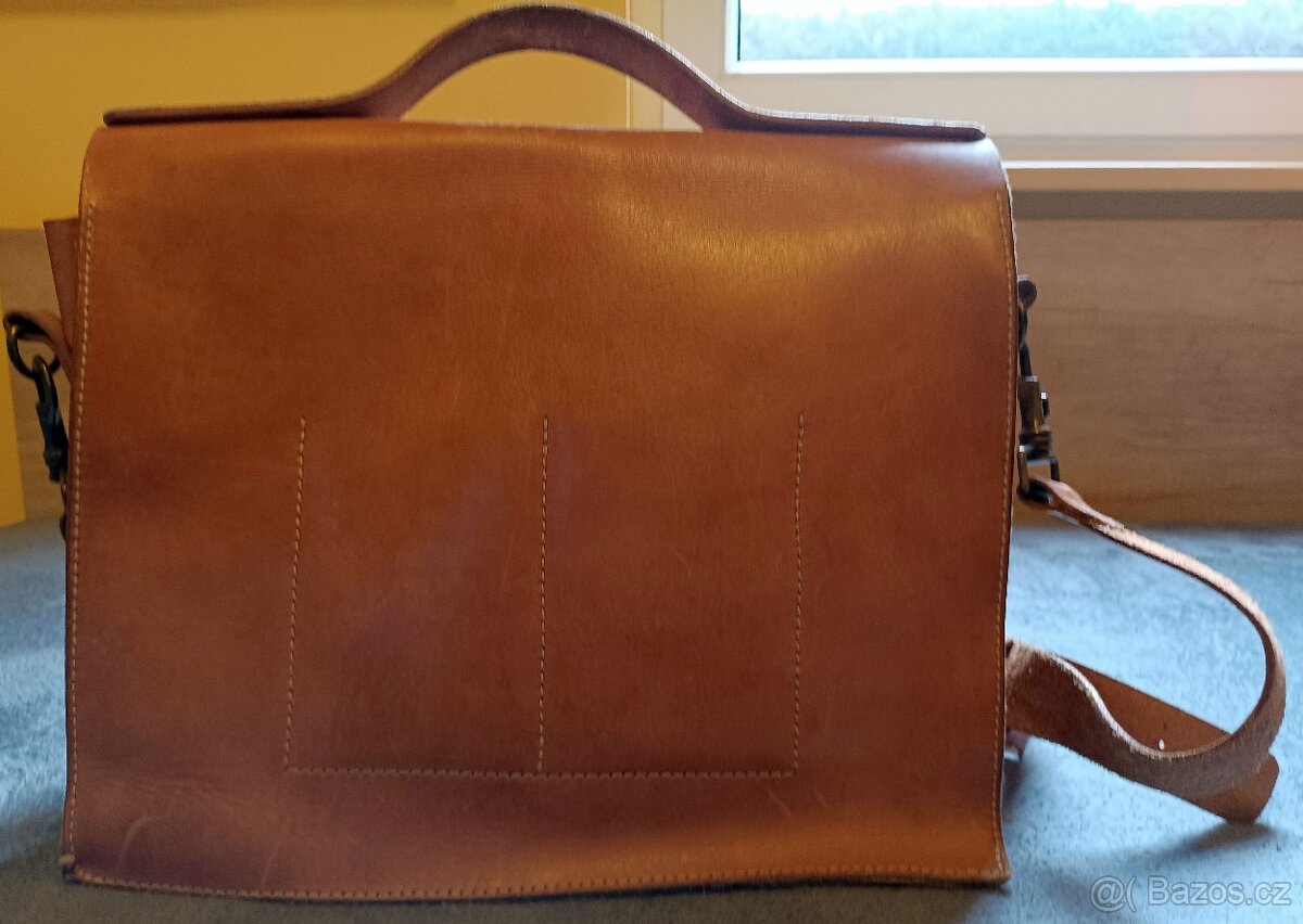 KOŽENÁ RUČNÉ VYRÁBĚNÁ BRAŠNA - 2