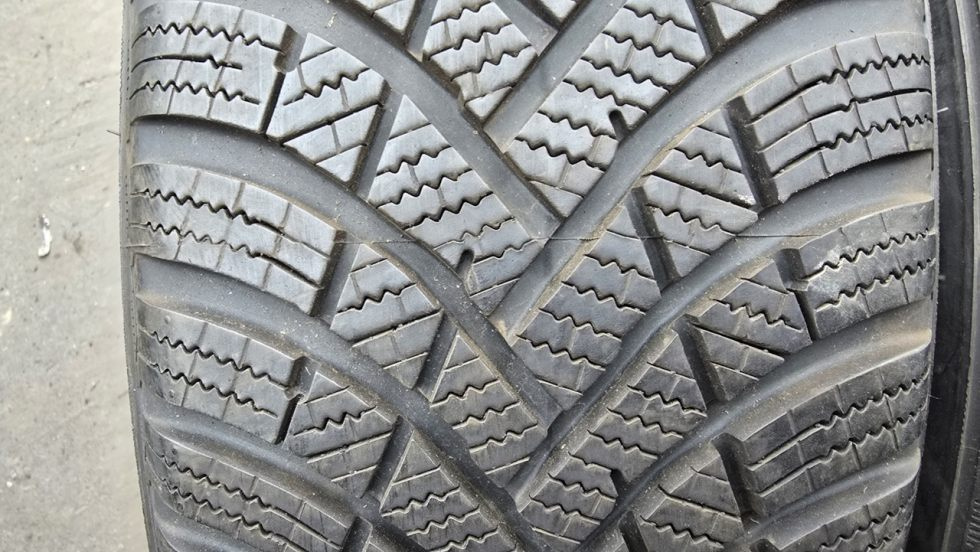 Zimní pneu 205/60/16 Hankook - 2