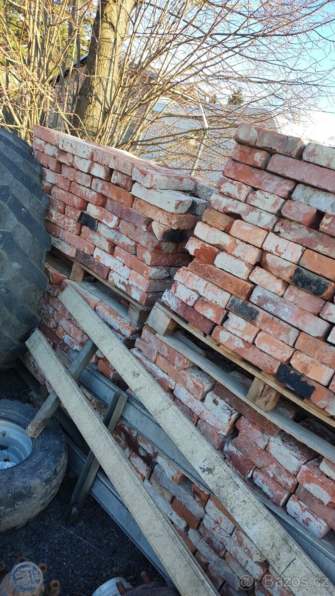 Starší očištěné cihly plné - 2