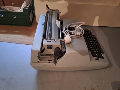 Elektrický psací stroj Jatran - 2