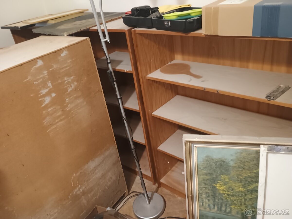 Světlé skříně 8ks - 2