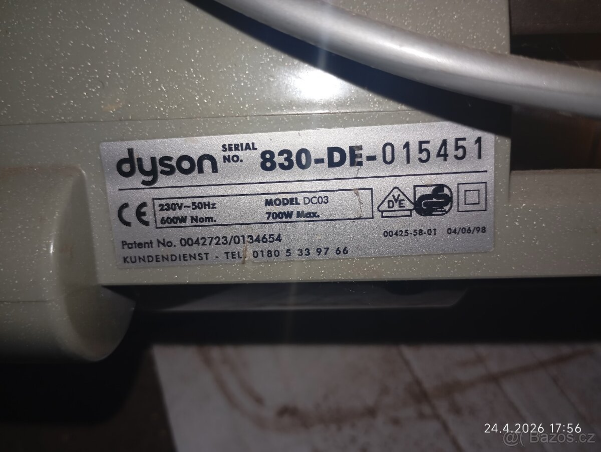 Tyčový vysavač Dyson - 2