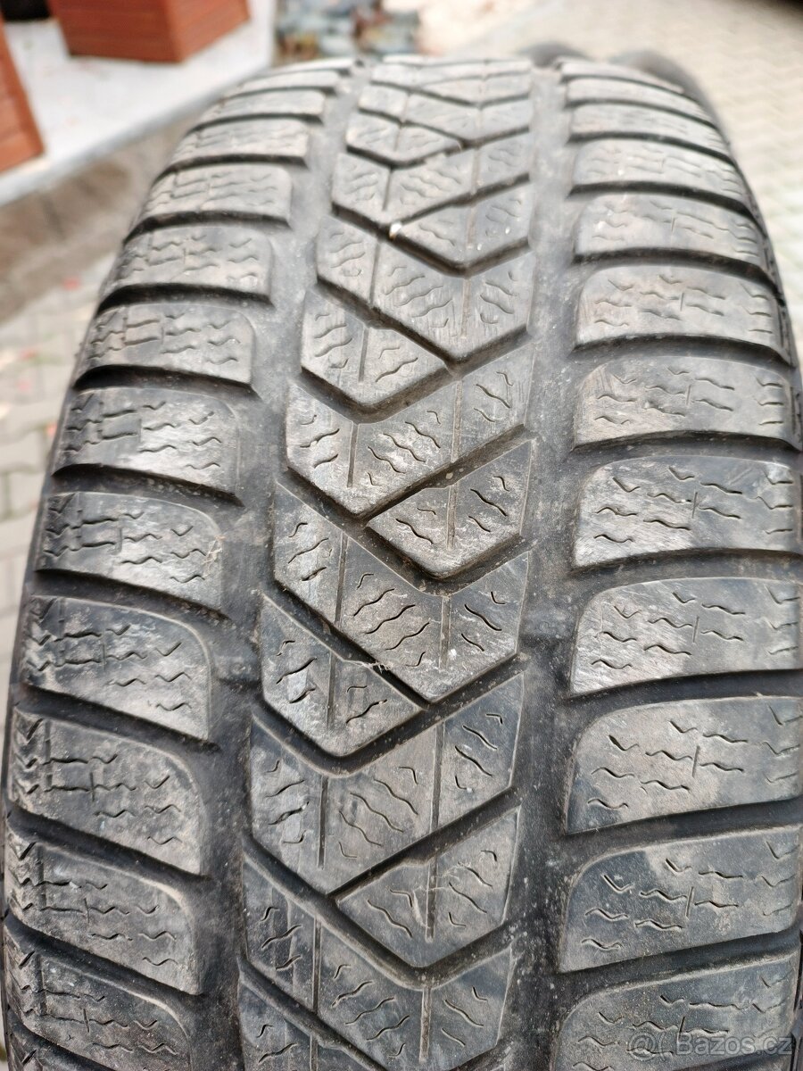 Pirelli 215/60 R16 - 2