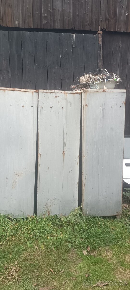 Plechové šatní skříně - 2